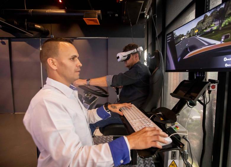 Estos simuladores permiten guardar memorias de riesgo en la mente del conductor. FOTO Carlos Velásquez