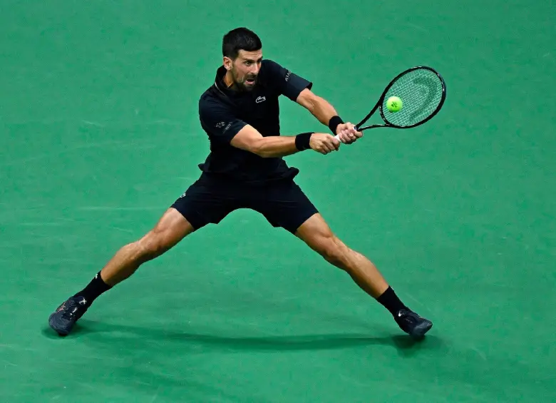 Novak Djokovic tras pasar a cuartos de final en US Open el domingo: “Otra noche electrizante en Ashe. Luces brillantes, música a todo volumen, la realeza del rap entre el público. Hubo algunos momentos difíciles, pero NYC, tu energía me ayudó a superarlo. Hora de relajarse”, escribió en sus redes sociales. FOTO X-Djokovic