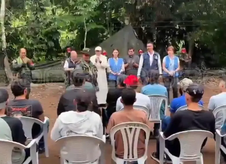 La liberación, coordinada por la ONU, la Iglesia católica y la Defensoría del Pueblo en el Norte de Santander, corta de manera momentánea la intensa racha de enfrentamientos territoriales entre ELN y disidencias. FOTO: Captura de video de redes sociales cortesía @CanalTRO