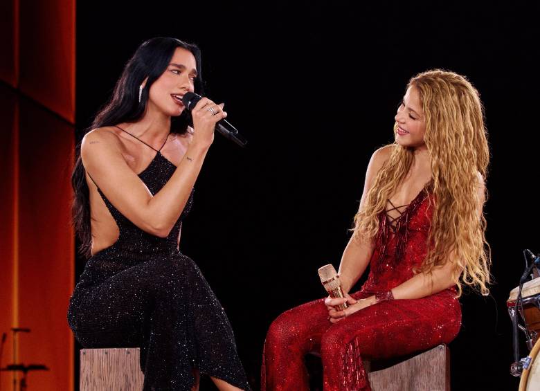 Shakira y Dua Lipa cantando Antología. FOTO Cortesía Nicolás Gerardin