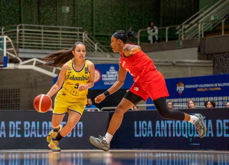 La antioqueña Manuela Ríos fue la más destacada por Colombia, marcó 16 puntos en la derrota ante Canadá. FOTO CORTESÍA FIBA