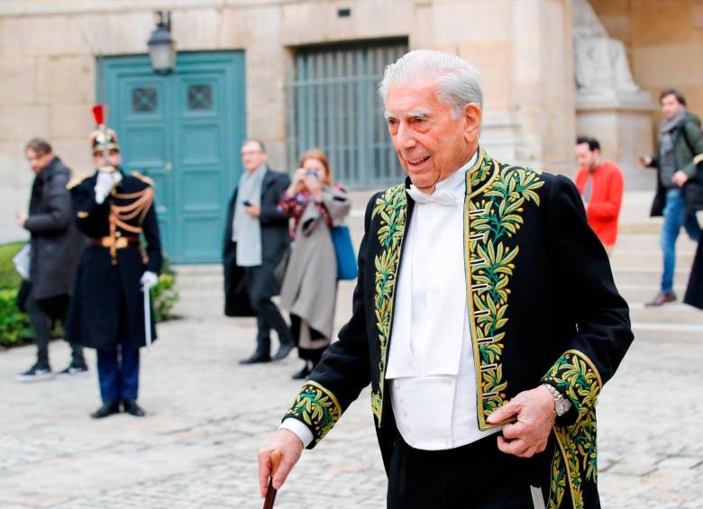 El traje que usó Vargas Llosa es el tradicional para esta ceremonia. FOTO Efe