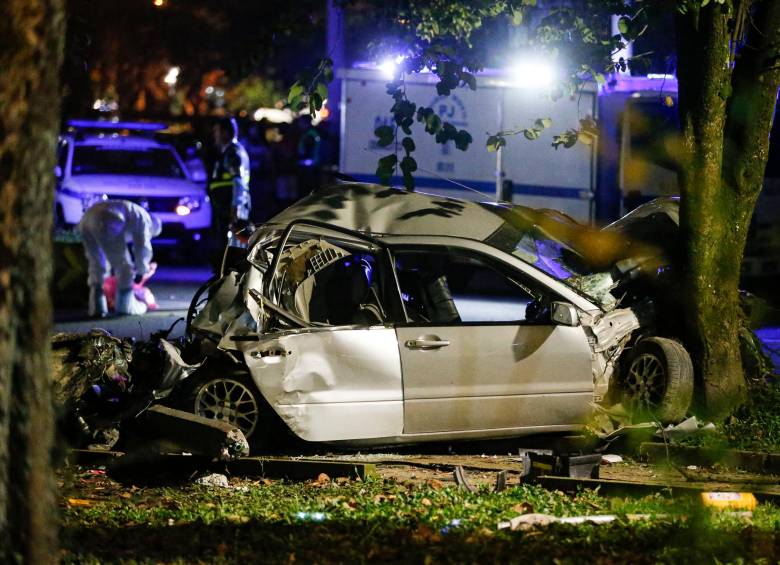 Una estela de muerte dejó la volqueta que perdió el control en el barrio Los Colores. Este hecho precedió la fatídica racha que se vivió en la ciudad el fin de semana. FOTO esneyder gutiérrez