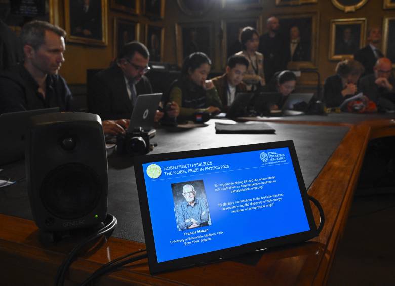 El profesor en la Universidad de Wisconsin-Madison ganó el Nobel por el descubrimiento de neutrinos de alta energía procedentes de fuera de nuestra galaxia. FOTO AFP