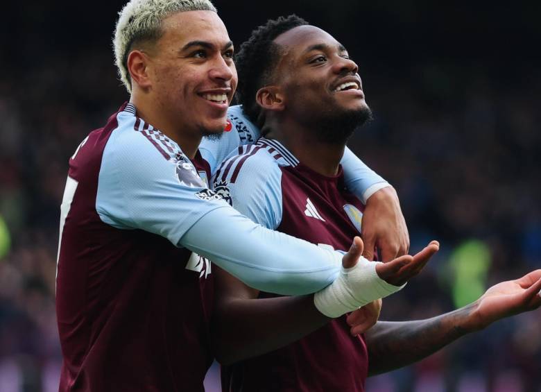 Jhon Jáder Durán y Morgan Rogers celebrando el primer gol del partido ante el City. FOTO: ASTON VILLA