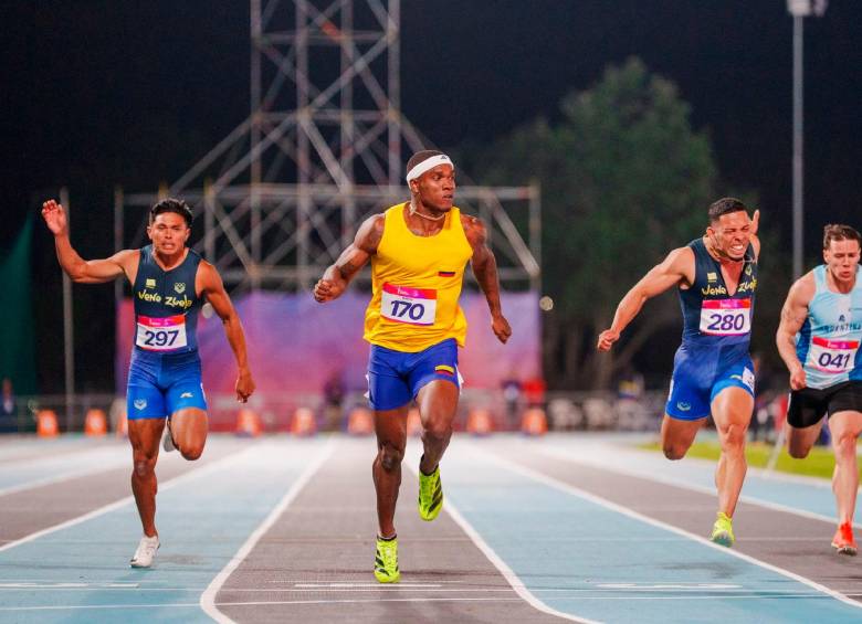 Ronal Longa fue el más veloz en los 100 metros de los Juegos Suramericanos Santa Fe 2026, prueba en la que registró 10.10 segundos. FOTO: X-PANAMSPORTS