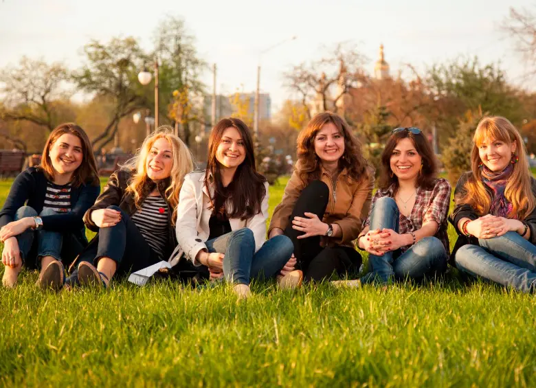 Las mujeres educadas y urbanas prefieren la amistad y la soltería a los noviazgos. FOTO: Depositphotos