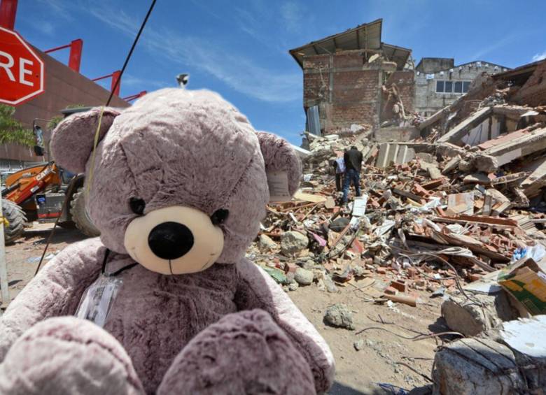 Un informe de NiñezYa advirtió sobre diferentes riesgos que tienen los niños tras el sismo de 7,4 del 10 de agosto, los cuales aumentan con los albergues informales y la suspensión de las clases. Fotos: Colprensa