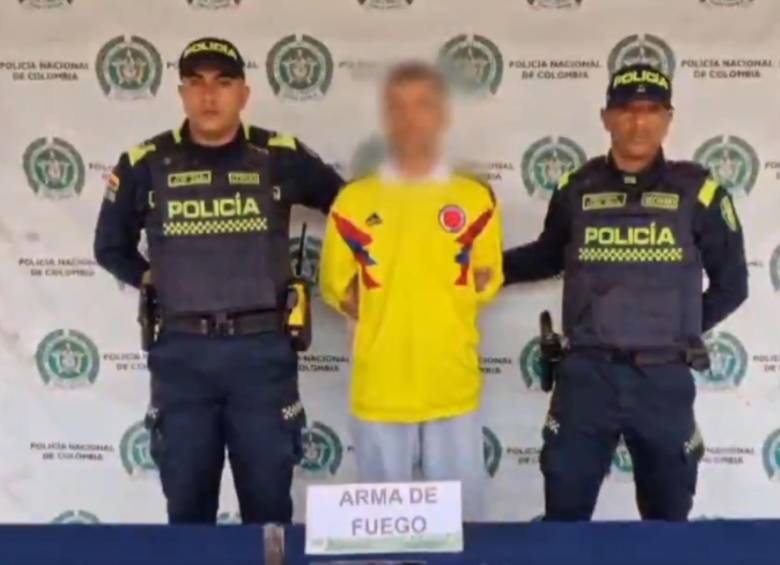 El ladrón y agresor capturado por la policía. FOTO: Policía Metropolitana de Bogotá