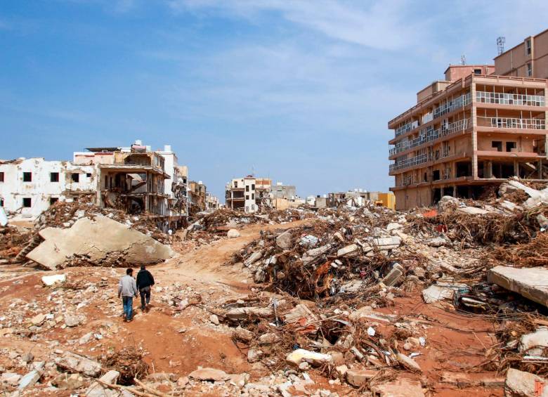 Los restos de edificios y casas dan un aspecto apocalíptico a las ciudades en Libia. FOTO: Getty
