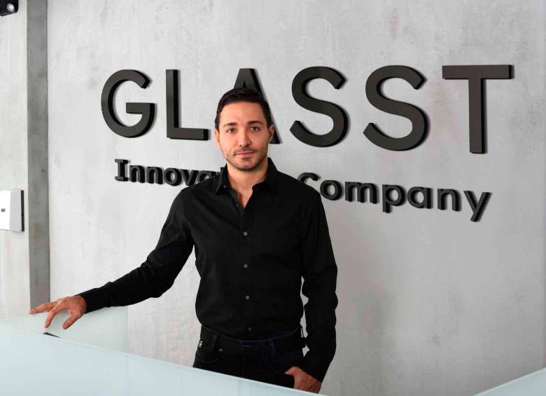 Juan Camilo Botero, CEO de Glasst, lidera la estrategia de expansión internacional tras la entrada de Investex, holding del Grupo Preflex, como socio estratégico de la compañía antioqueña. FOTO: Cortesía
