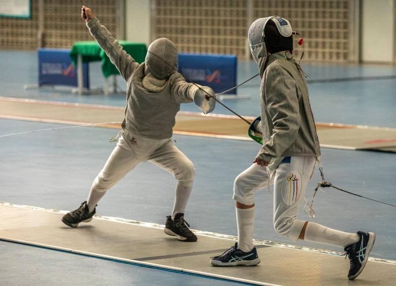 Miguel (a la derecha en la foto) y Sebastián tuvieron competencias en el coliseo de Combate Guillermo Gaviria. FOTO Carlos Velásquez