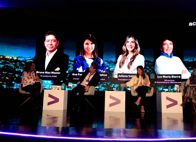 Presidentes de los principales grupos financieros del país debatieron sobre tecnología, confianza y desarrollo en el marco del lanzamiento de The Reinvention Community. FOTO: JULIO C. HERRERA