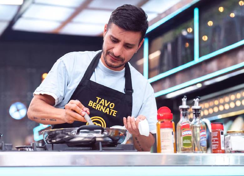 Tavo Bernate fue eliminado de MasterChef Celebrity Colombia 2026 en un reto en el que cambió su preparación original por temor a que el corte de carne estuviera crudo, decisión que resultó innecesaria. FOTO cortesía RCN
