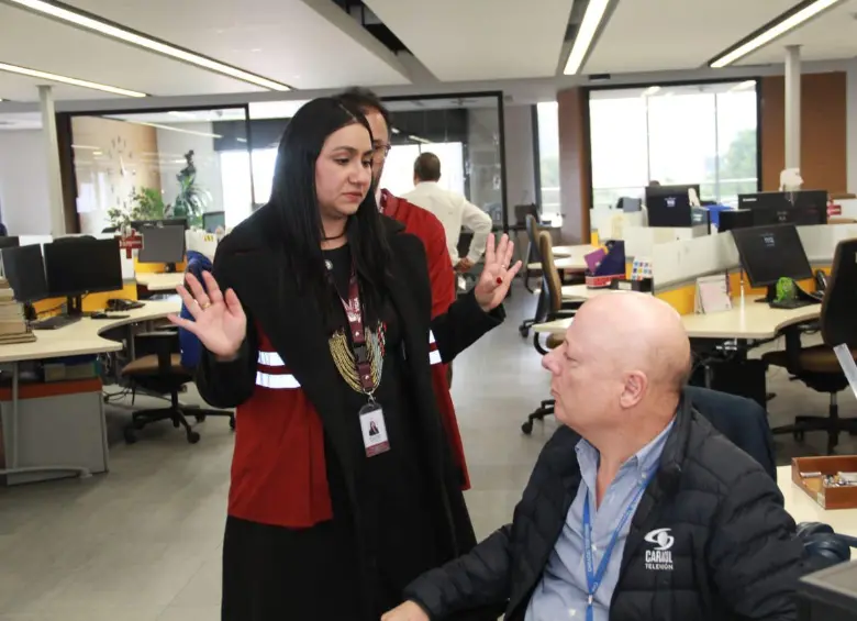 La viceministra de Relaciones Laborales, Sandra Muñoz, visitó las instalaciones de Caracol Televisión. FOTO: Ministerio del Trabajo
