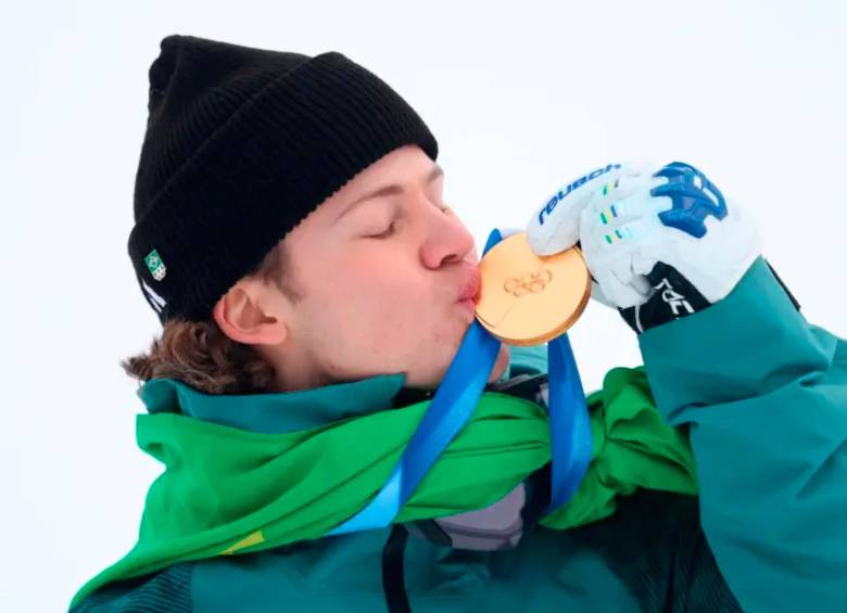 El deportista brasileño Lucas Pinhieiro Braathen consiguió la primera medalla de oro para América Latina en unos Juegos Olímpicos de Invierno. Foto: Getty