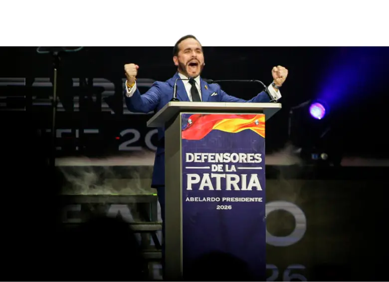 De la Espriella debutó en grande como precandidato al reunir 16.000 personas. Enalteció el nacionalismo, la fe y el antipetrismo. FOTO colprensa