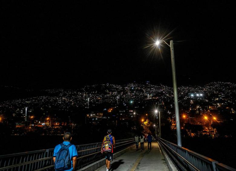 Medellín parece discoteca al aire libre: ¿qué pasa con el alumbrado?