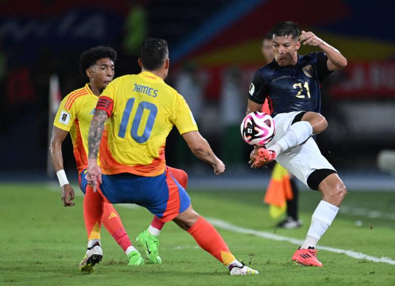 James Rodríguez en la derrota de Colombia 1-0 ante Ecuador en el Metropolitano. FOTO: REDES SOCIALES JAMES RODRÍGUEZ