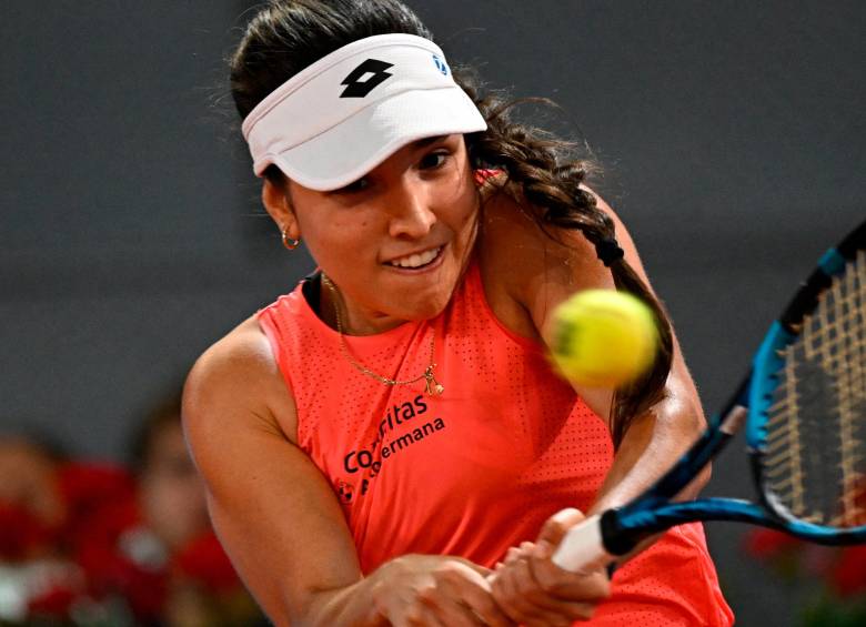 Camila Osorio compitió en Madrid luego de dos meses y tras superar una lesión. Con su buena actuación está cerca de regresar al top-100 mundial. FOTO AFP