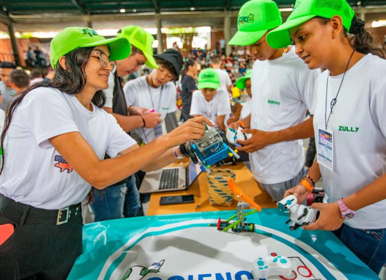 La escuela de robótica del Guaviare espera sumar apoyos y alianzas para seguir llevando ciencia y tecnología a los niños de uno de los departamentos más aislados del país. FOTOS: ESNEYDER GUTIÉRREZ