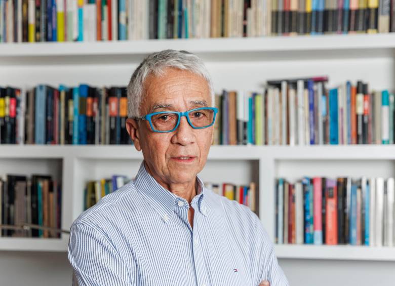 El cine era mejor que la vida es el libro de Juan Diego Mejía que ganó el Premio Nacional de Novela de Colcultura en 1996, cumple 30 años. FOTO Camilo Suárez