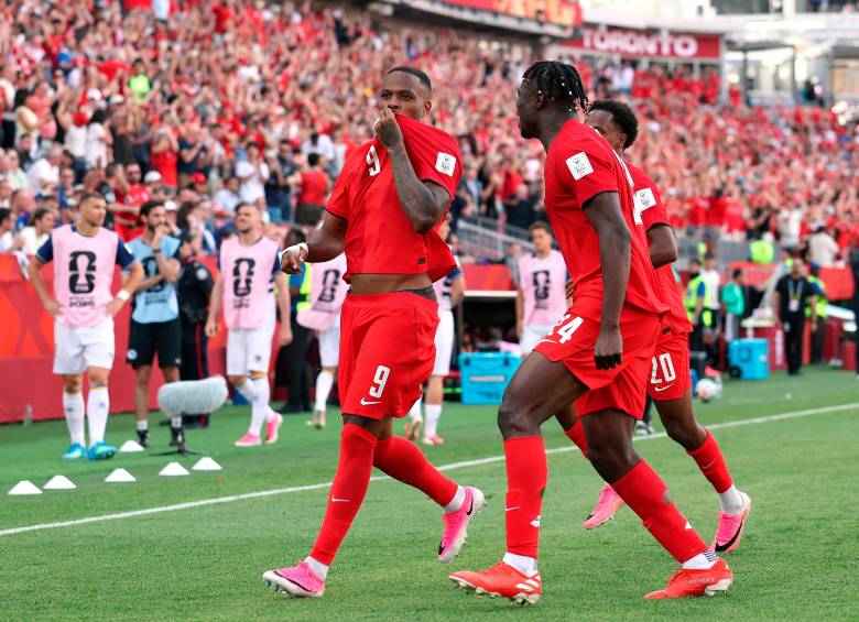 El festejo del empate canadiense ante Bosnia. FOTO getty