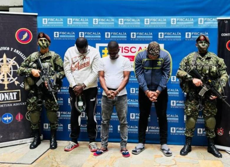 La captura de las once personas presuntamente involucradas se dio en un operativo entre el CTI de la Fiscalía, el Ejército Nacional y la Armada. FOTO: COLPRENSA