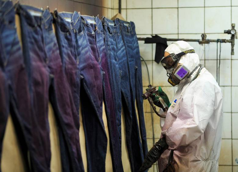 El mercado laboral colombiano dio señales positivas en agosto de 2025. La tasa de desocupación nacional se ubicó en 8,6%, una caída de 1,1 puntos porcentuales frente al 9,7% del mismo mes de 2024. FOTO: Camilo Suárez
