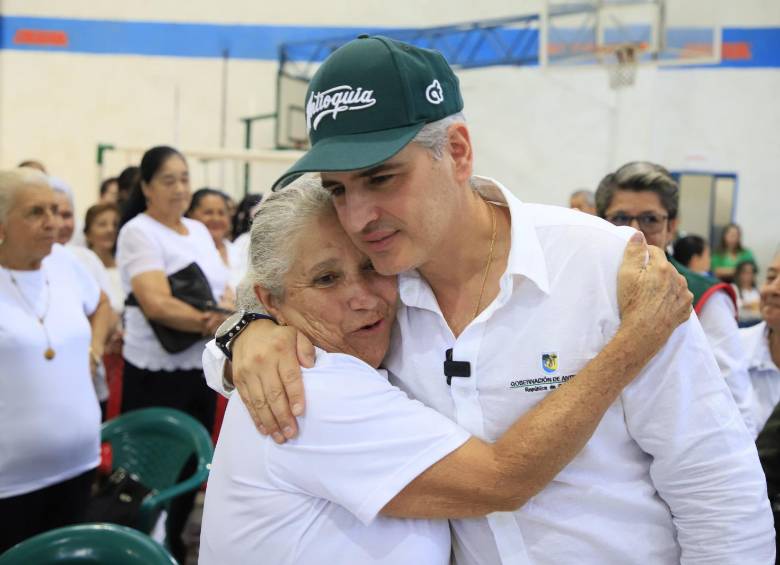 800 adultos mayores en Antoquia comenzaron a recibir una pensión vitalicia financiada por la Gobernación. FOTO: Gobernación de Antioquia