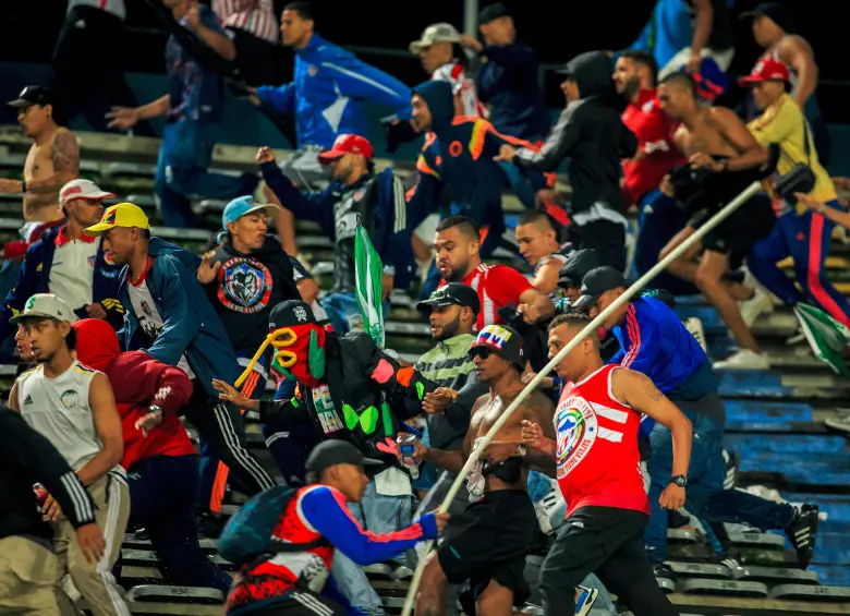 Estas fueron imágenes de lo que sucedió en el Atanasio Girardot el año pasado, en septiembre, cuando Junior visitó a Nacional. FOTO CAMILO SUÁREZ