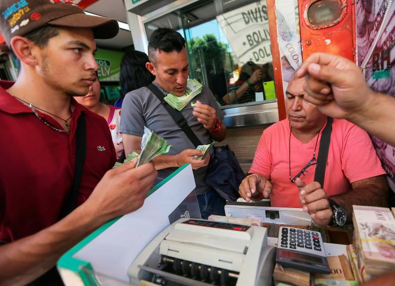 El bolívar dejó hace años de ser considerada como la moneda que más se utiliza, todo es al cambio de la divisa (dólar). FOTO Getty
