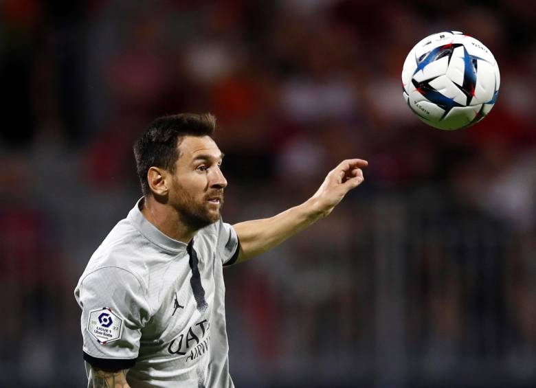 Lionel Messi un instante antes de realizar la chilena con el PSG. FOTO: EFE