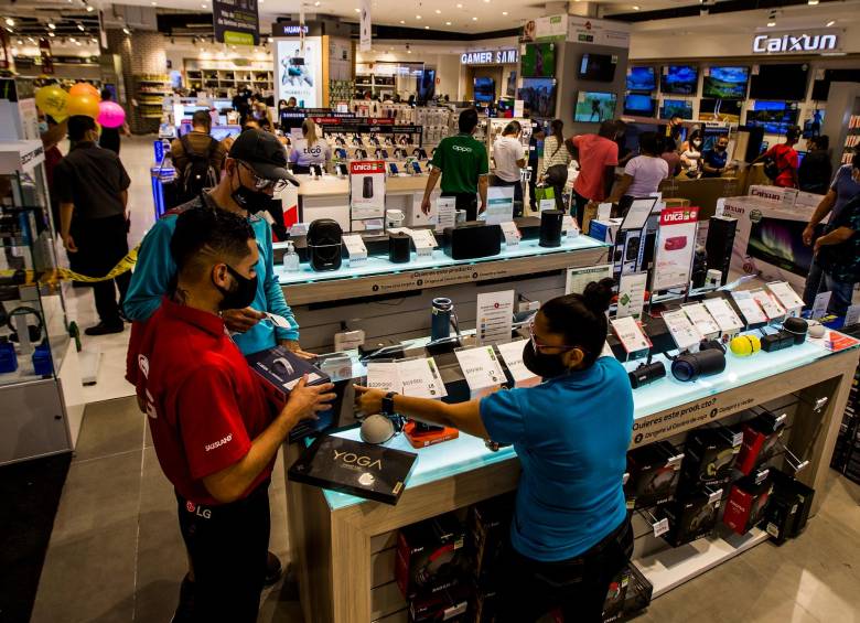 El pago de la prima de mitad de año a los trabajadores coincide este año con la realización de la segunda jornada del Día sin IVA del próximo viernes, 17 de junio. Julio César Herrera