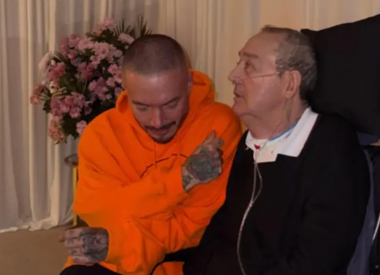 J Balvin y el profe Montoya reunidos. FOTO: Tomada de redes sociales @profemontoya.oficial