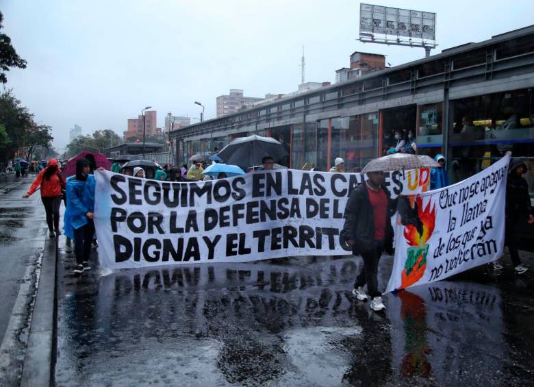 Disturbios: El Esmad y manifestantes se enfrentan en inmediaciones de la Nacional en Bogotá