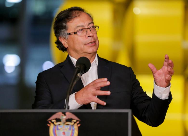 Gustavo Petro se fue en contra de los medios de comunicación. FOTO: Colprensa