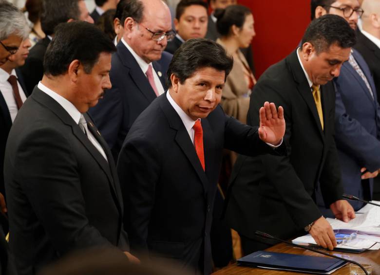 El presidente del Perú, el izquierdista Pedro Castillo, advirtió que enfrentará lo que calificó como embestida de sectores de derecha que, según él, lo quieren sacar del poder. FOTO Efe