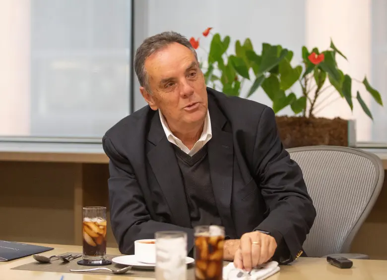 Jorge Mario Velásquez, presidente de Grupo Argos, explicó que las cifras reflejaron la venta de Summit Materials y la exclusión del portafolio de las acciones de Sura. FOTO Esneyder Gutiérrez