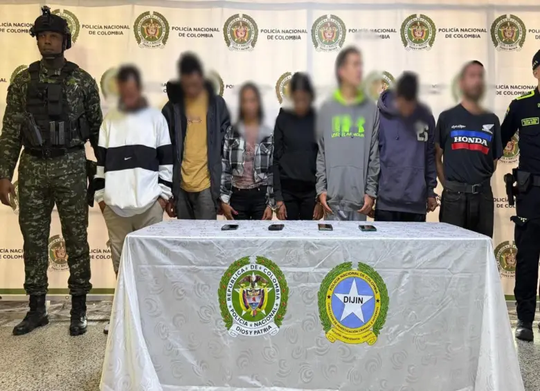 Entre los detenidos figuran dos mujeres quienes serían las coordinadoras de las actividades delictivas. FOTO: Cortesía