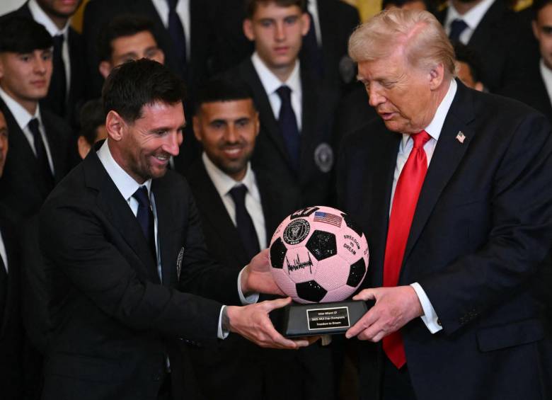 Después de ausentarse en la entrega de la Medalla de la Libertad en enero de 2025, el astro argentino de 38 años encabezó la visita del Inter Miami a la Casa Blanca de Donald Trump. FOTO: AFP