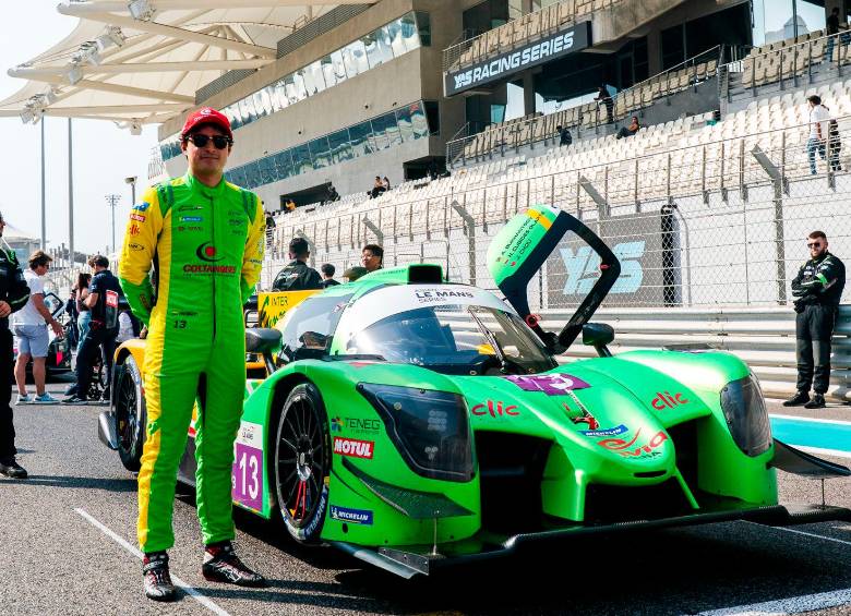 Henry Cubides quedó tercero en las 4 horas de Cataluña. La próxima carrera para el colombiano será en Castellet, Francia, el domingo 3 de mayo. El colombiano porta el número 13. FOTO CORTESÍA