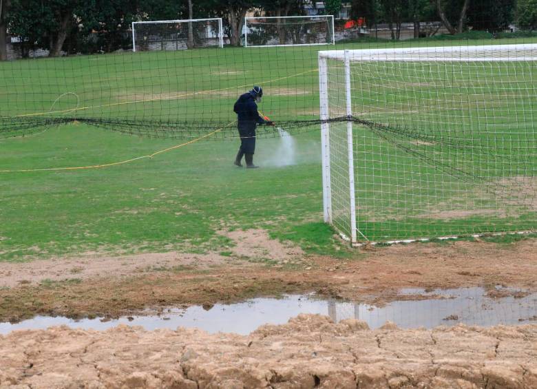 La cancha de la sede del DIM e Itagüí aún no se puede utilizar por parte de los futbolistas. Están en proceso de readaptación. FOTO: Esneyder Gutiérrez