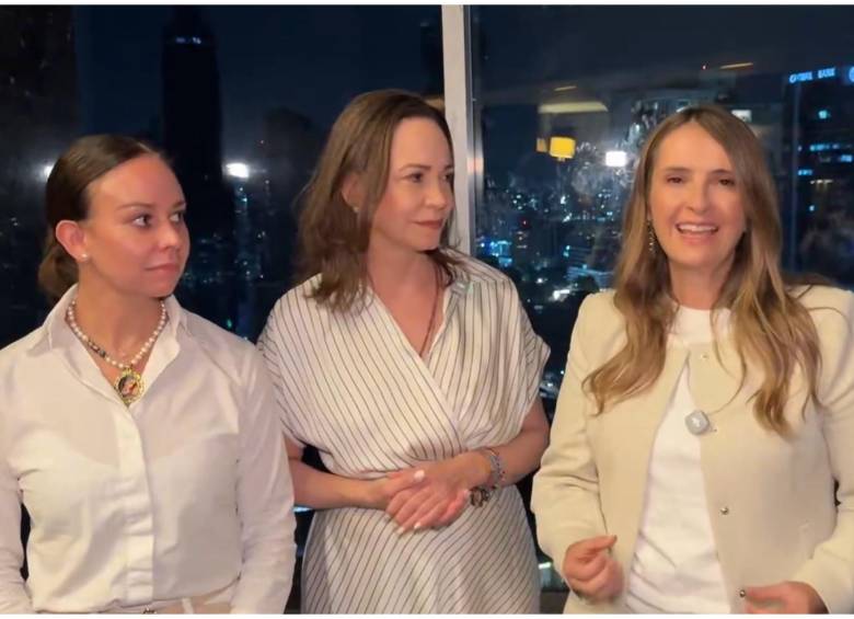 María Claudia Tarazona, viuda de Miguel Uribe, también acompañó la reunión. FOTO: CAPTURA DE PANTALLA.