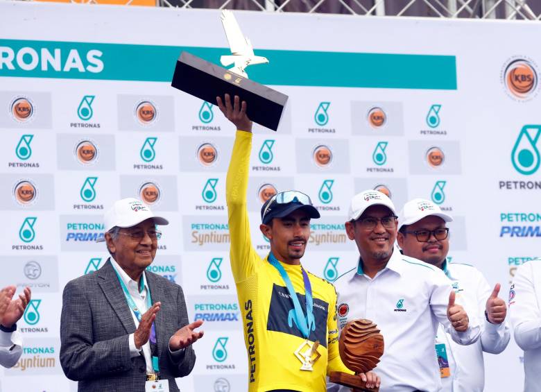 Iván Sosa cerró de manera triunfal su temporada. El próximo año el cundinamarqués seguirá en la escuadra española. FOTO: TWITTER TOUR DE LANGKAWI