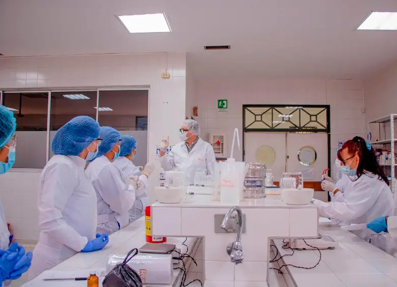 Programas cortos, prácticos y enfocados en el mercado laboral abren nuevas oportunidades para miles de jóvenes. FOTO: Cortesía