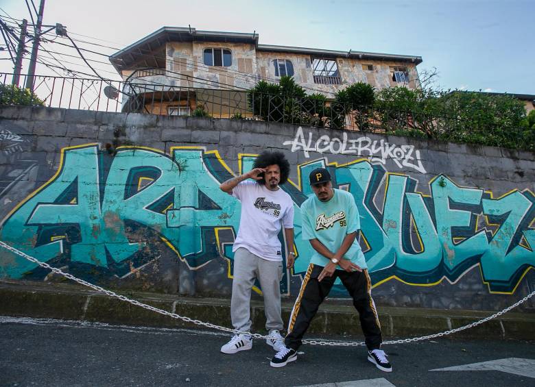 Kaztro y Gambeta son las voces principales del principal grupo colombiano de hip hop. Sus letras se alimentan de las experiencias urbanas y las vidas de los barrios de Medellín. Foto: EL COLOMBIANO. 