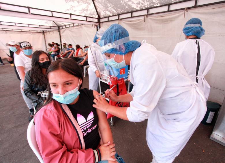 La vacunación en el mundo fue muy efectiva, según los informes. FOTO Colprensa