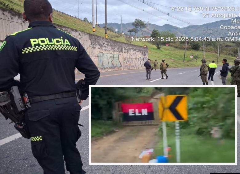 Adelante, la bandera dejada cerca del Alto de Minas. Atrás, autoridades revisan la bandera dejada por el ELN en la doble calzada Bello-Hatillo. FOTO: imágenes tomadas de redes sociales.