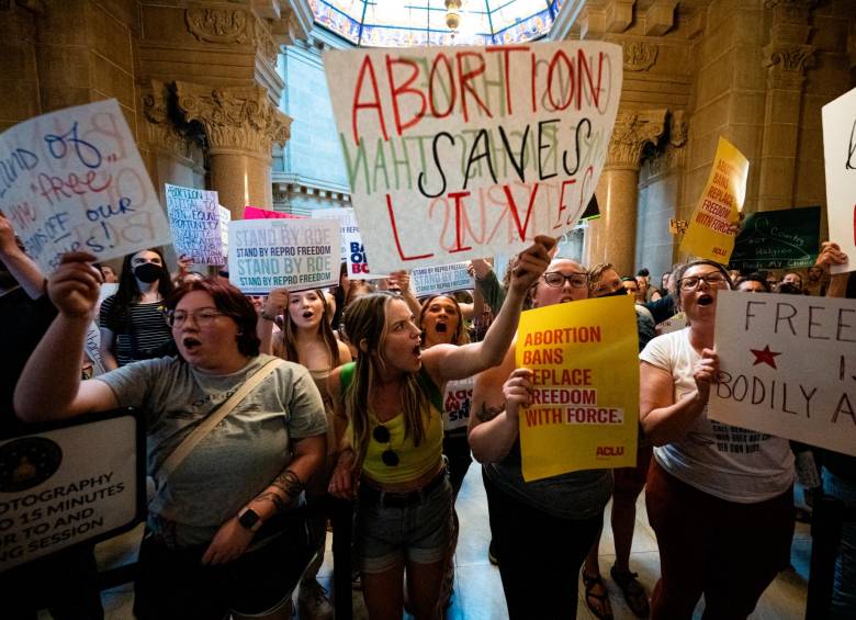 Las decisiones contra el derecho a abortar en Estados Unidos han desatado duras protestas en todo el país. FOTO gETTY